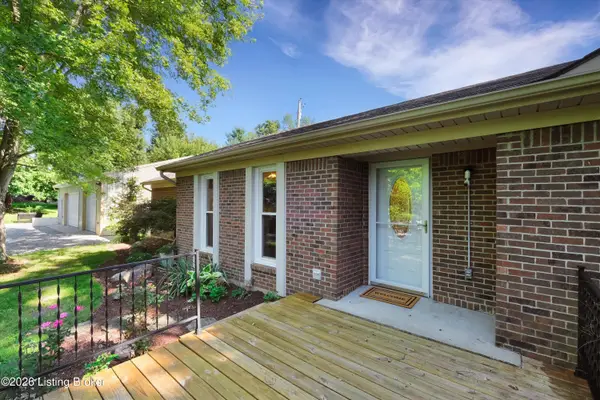 1711 Crestview Dr, La Grange, KY 40031