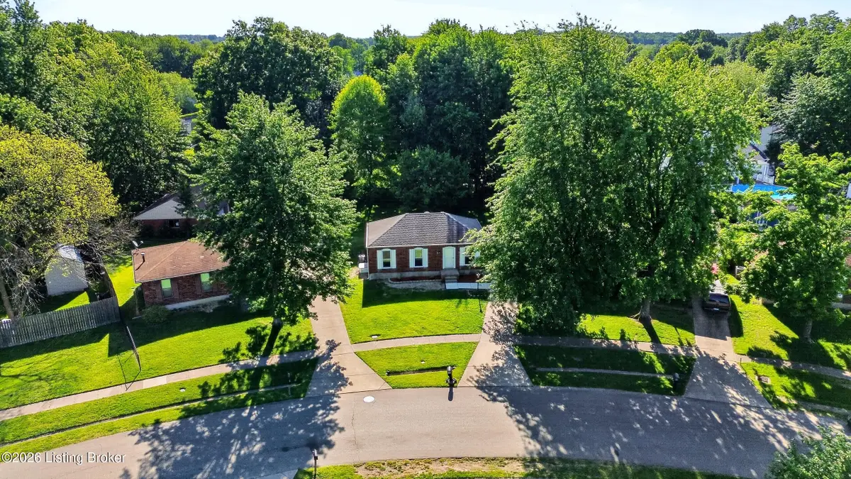 5905 Carmelwood Cir, Louisville, KY 40229 - #1