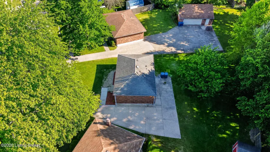 5905 Carmelwood Cir, Louisville, KY 40229 - #2