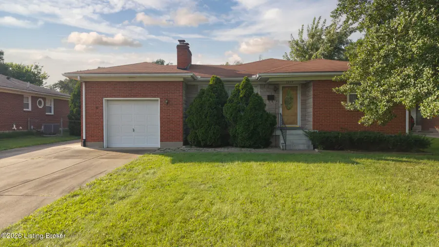 2207 Liverpool Ln, Louisville, KY 40218 - #2