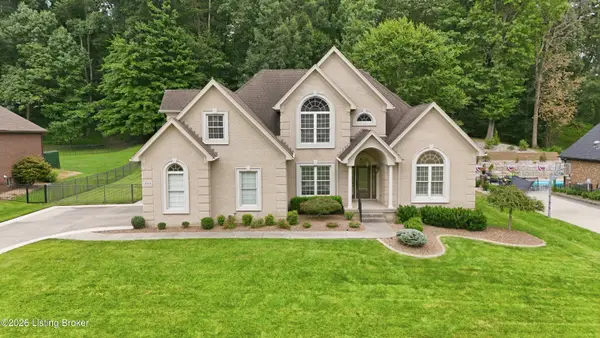 9713 Secretariat Dr, Louisville, KY 40214