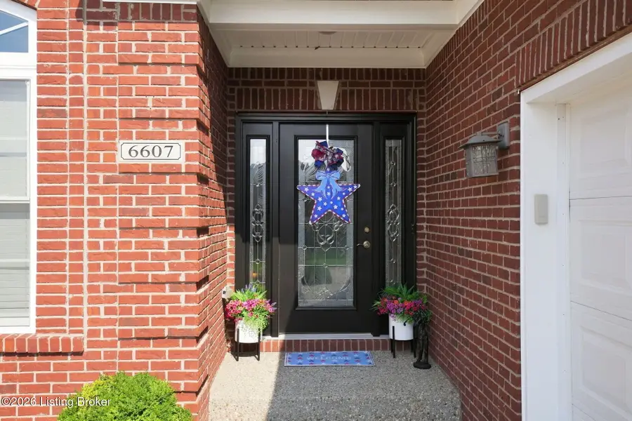 6607 Villa Spring Dr, Louisville, KY 40291 - #2