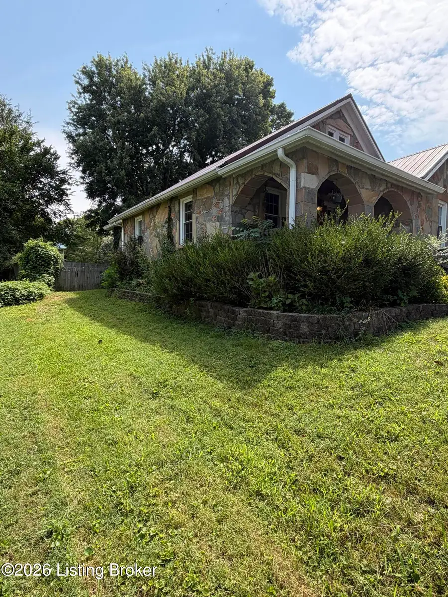 124 W Forest Ave, Hodgenville, KY 42748 - #3