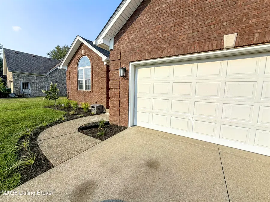 484 New Christman Ln, Shepherdsville, KY 40165 - #2