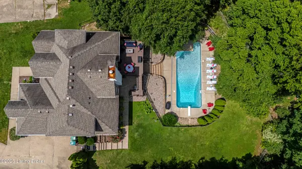 8807 Grand Ridge Ct, Louisville, KY 40214