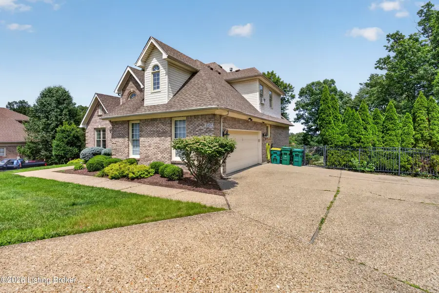 8807 Grand Ridge Ct, Louisville, KY 40214 - #2