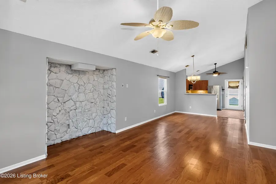 5907 Bay Harbor Dr, Louisville, KY 40228 - #2