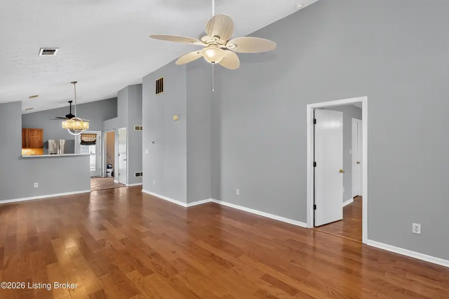 5907 Bay Harbor Dr, Louisville, KY 40228 - #3