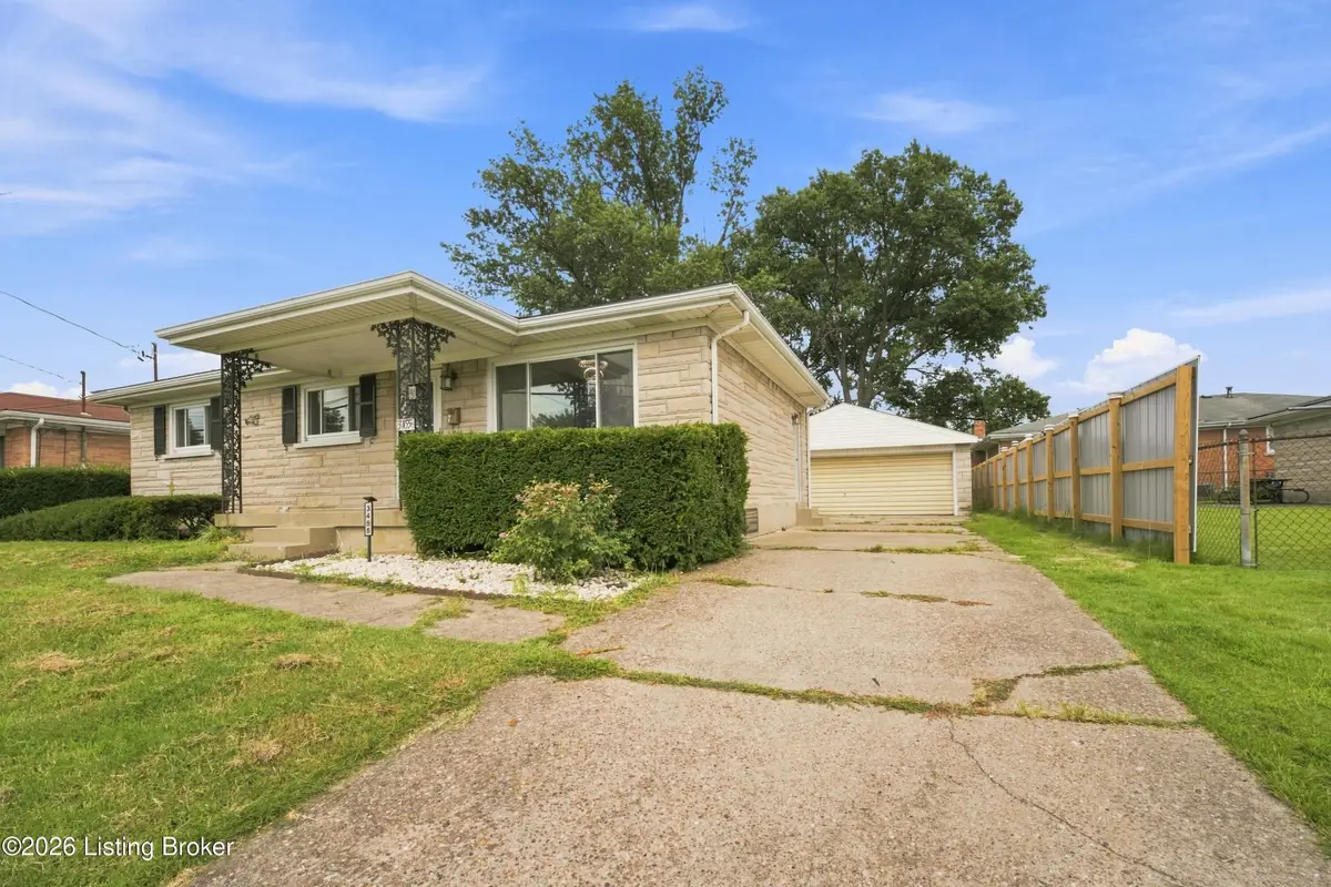 3455 Heatherfield Dr, Louisville, KY 40216 - #1