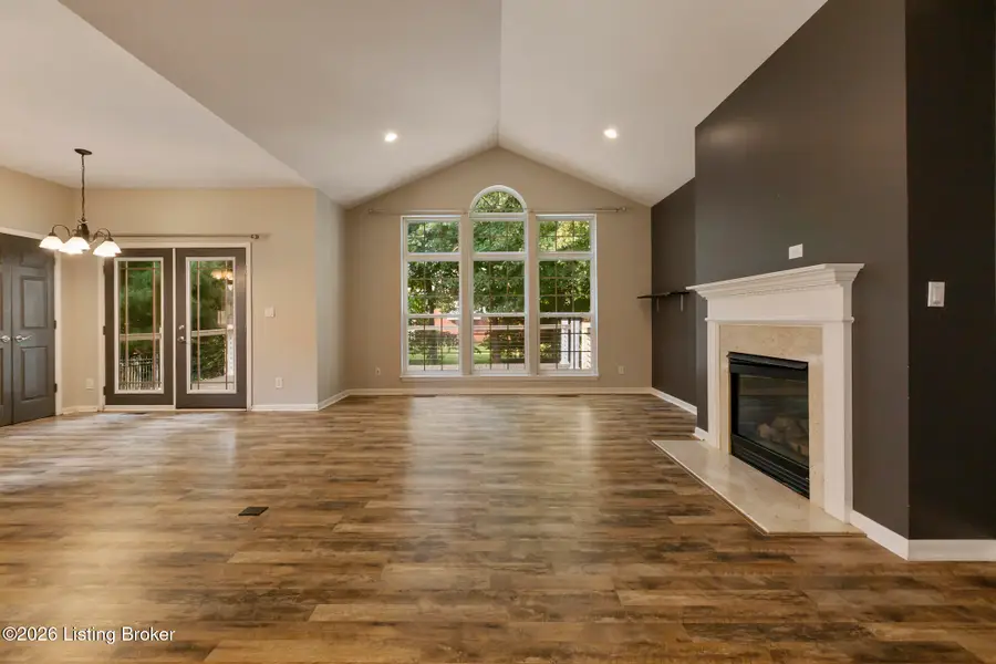 10611 Providence Dr, Louisville, KY 40291 - #3