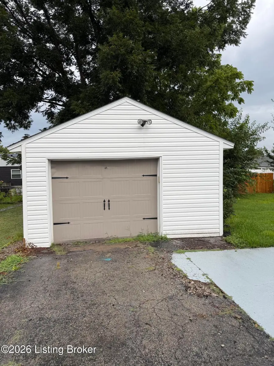 1261 Gilmore Ln, Lynnview, KY 40213 - #3