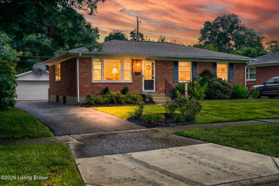 3827 Chatham Rd, Louisville, KY 40218 - #2