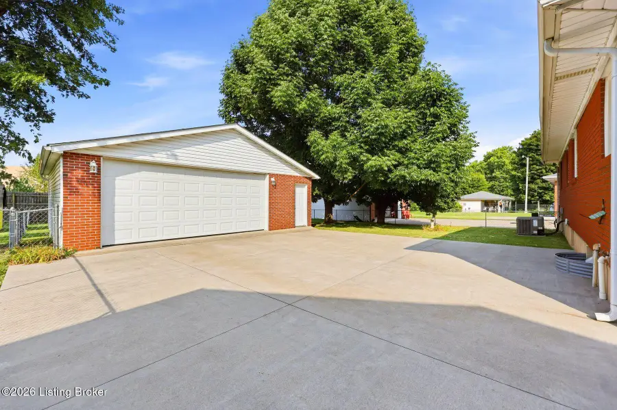 5204 Monaco Dr, Louisville, KY 40219 - #3