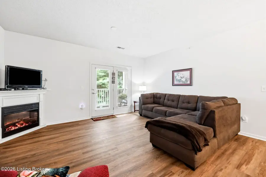 2706 Bradford Commons Dr #202, Louisville, KY 40299 - #3