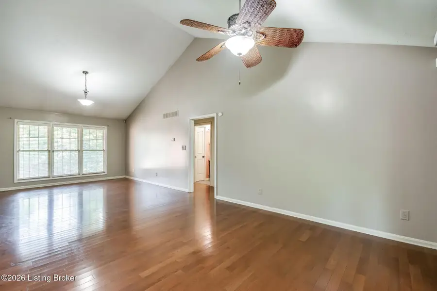 5902 Briscoe Ln, Louisville, KY 40228 - #2