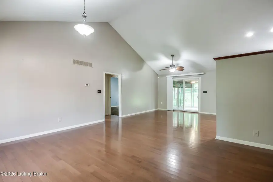 5902 Briscoe Ln, Louisville, KY 40228 - #3