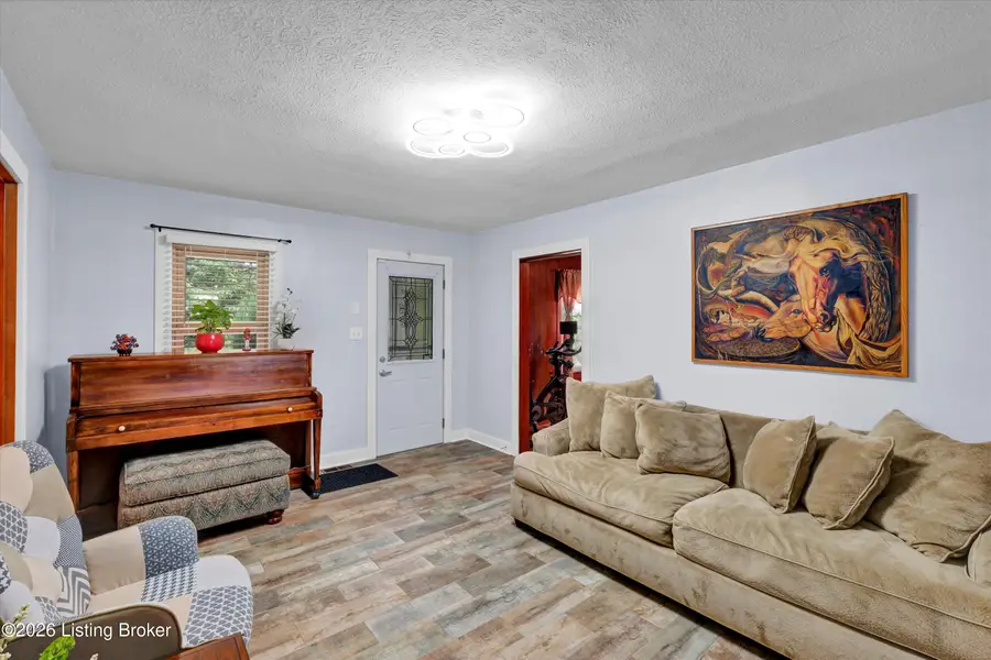 1516 Eskridge Ln, Louisville, KY 40216 - #2