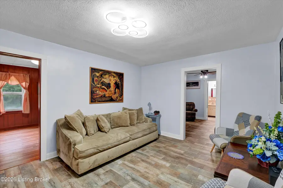 1516 Eskridge Ln, Louisville, KY 40216 - #3