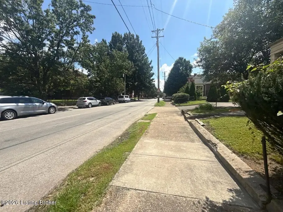 1714 W Chestnut St, Louisville, KY 40203 - #2