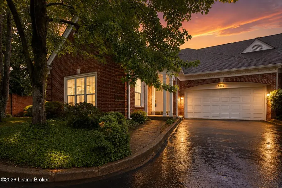 5939 Ashwood Bluff Dr, Louisville, KY 40207 - #2