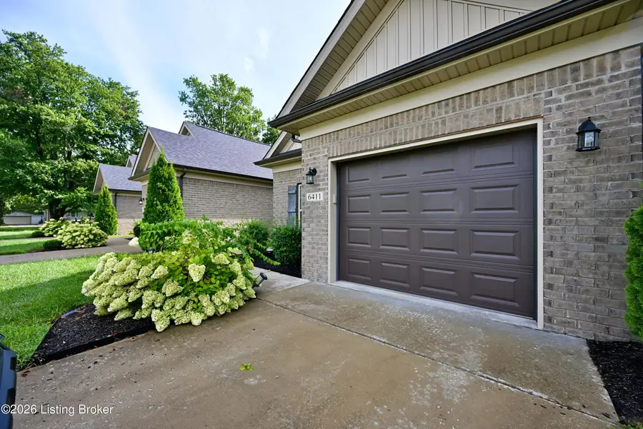 6411 Renate Rd, Louisville, KY 40291 - #2