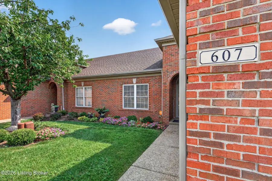 607 Tessin Way, Louisville, KY 40223 - #3