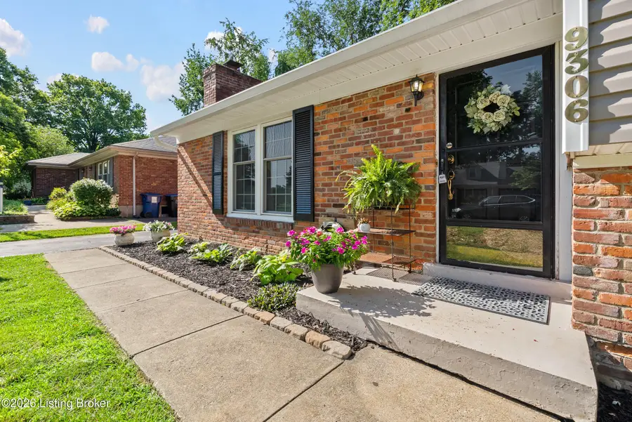 9306 Trentham Ln, Louisville, KY 40242 - #2