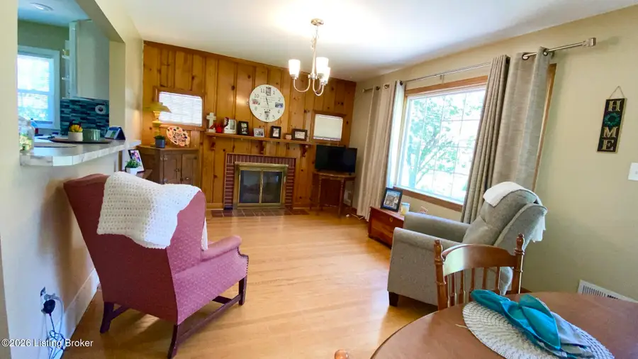 1082 Forrest View Dr, Louisville, KY 40219 - #3