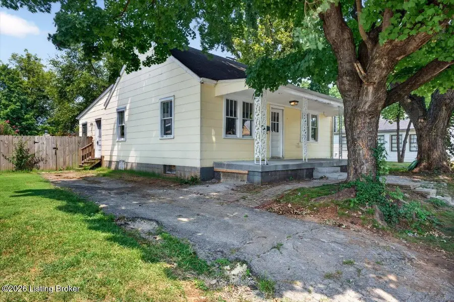 206 S 2nd St, Bardstown, KY 40004 - #3