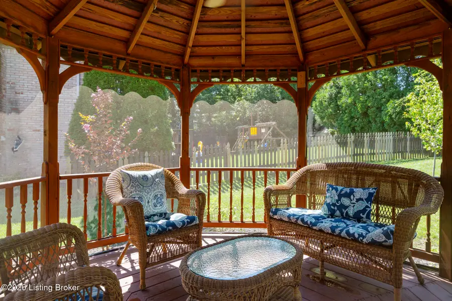 800 Lake Forest Pkwy, Louisville, KY 40245 - #3