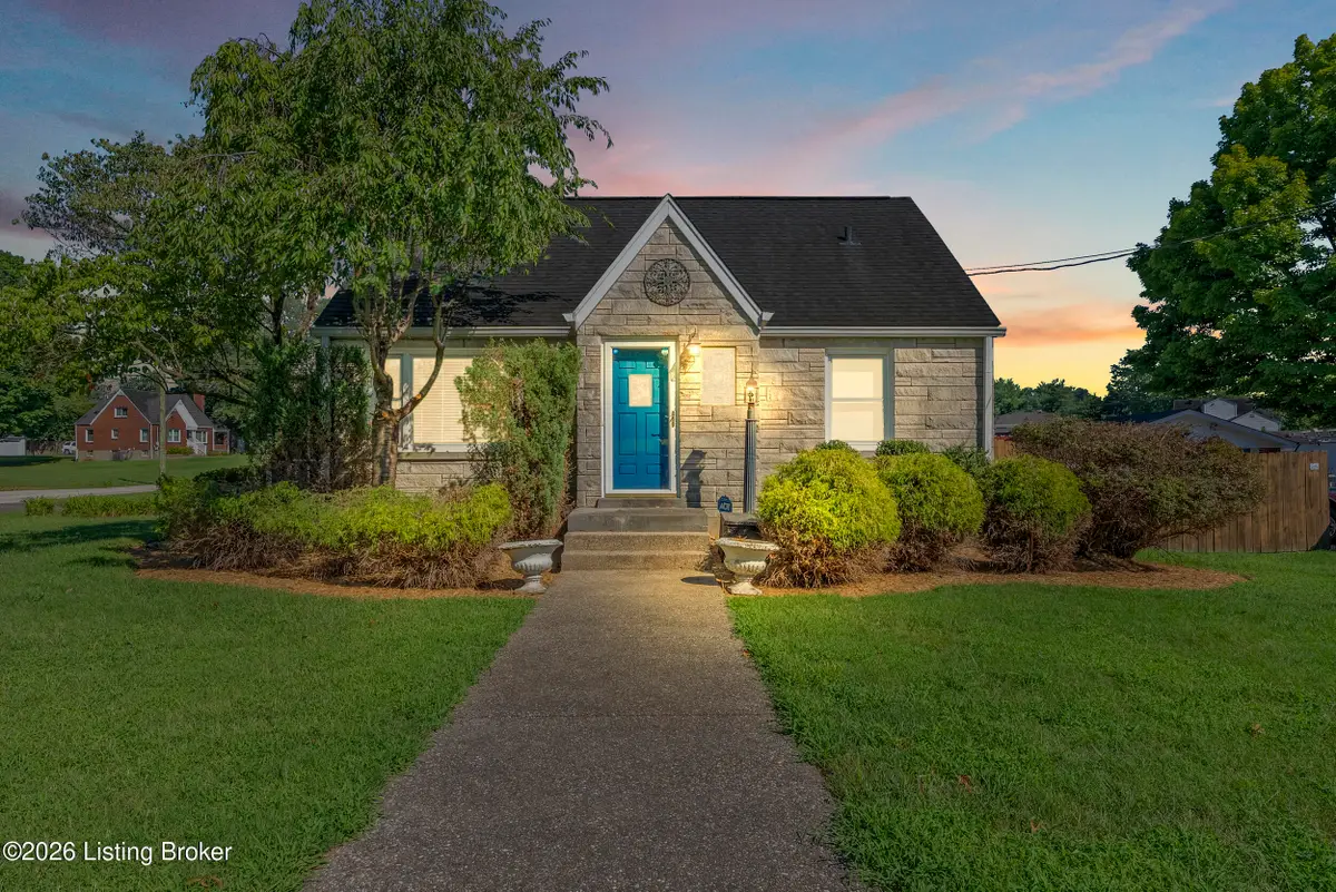4901 Ranchland Dr, Louisville, KY 40216 - #1