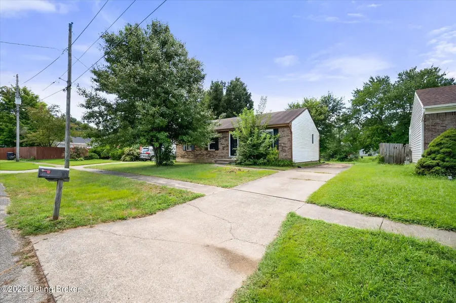 10508 Hill Peak Ct, Louisville, KY 40229 - #2