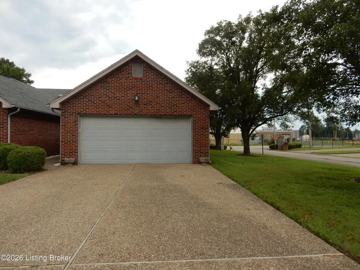 131 Flintstone Ct, Shepherdsville, KY 40165 - #1
