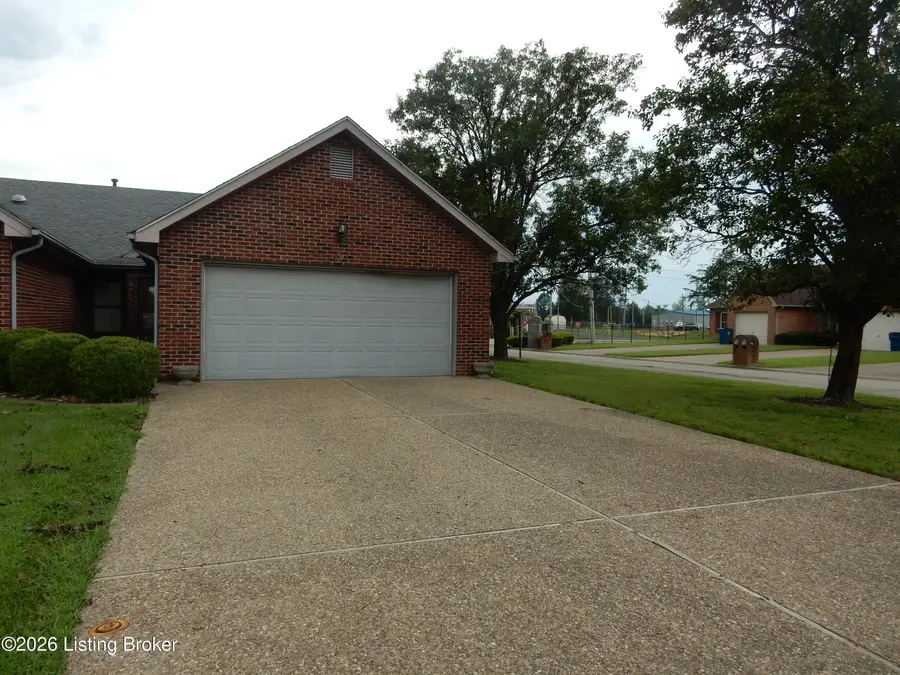 131 Flintstone Ct, Shepherdsville, KY 40165 - #3