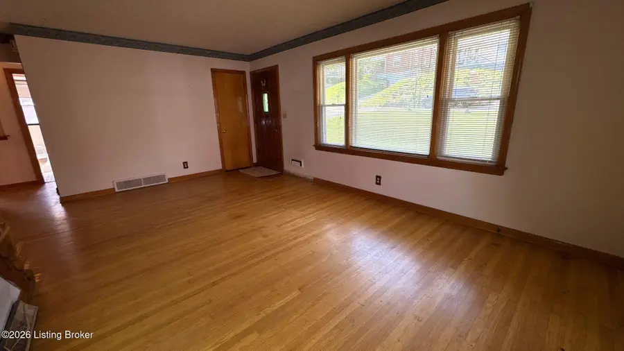 1606 Ehrler Dr, Louisville, KY 40213 - #2
