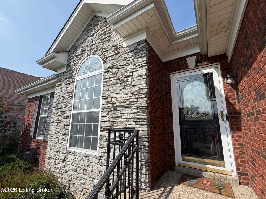 10713 Spring Lawn Dr, Louisville, KY 40291 - #2