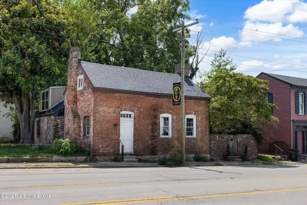 236 Lexington St, Versailles, KY 40383