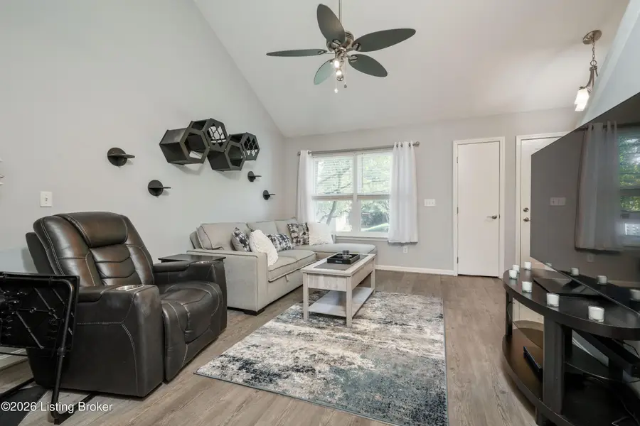 10400 Pinoak View Dr, Louisville, KY 40299 - #3