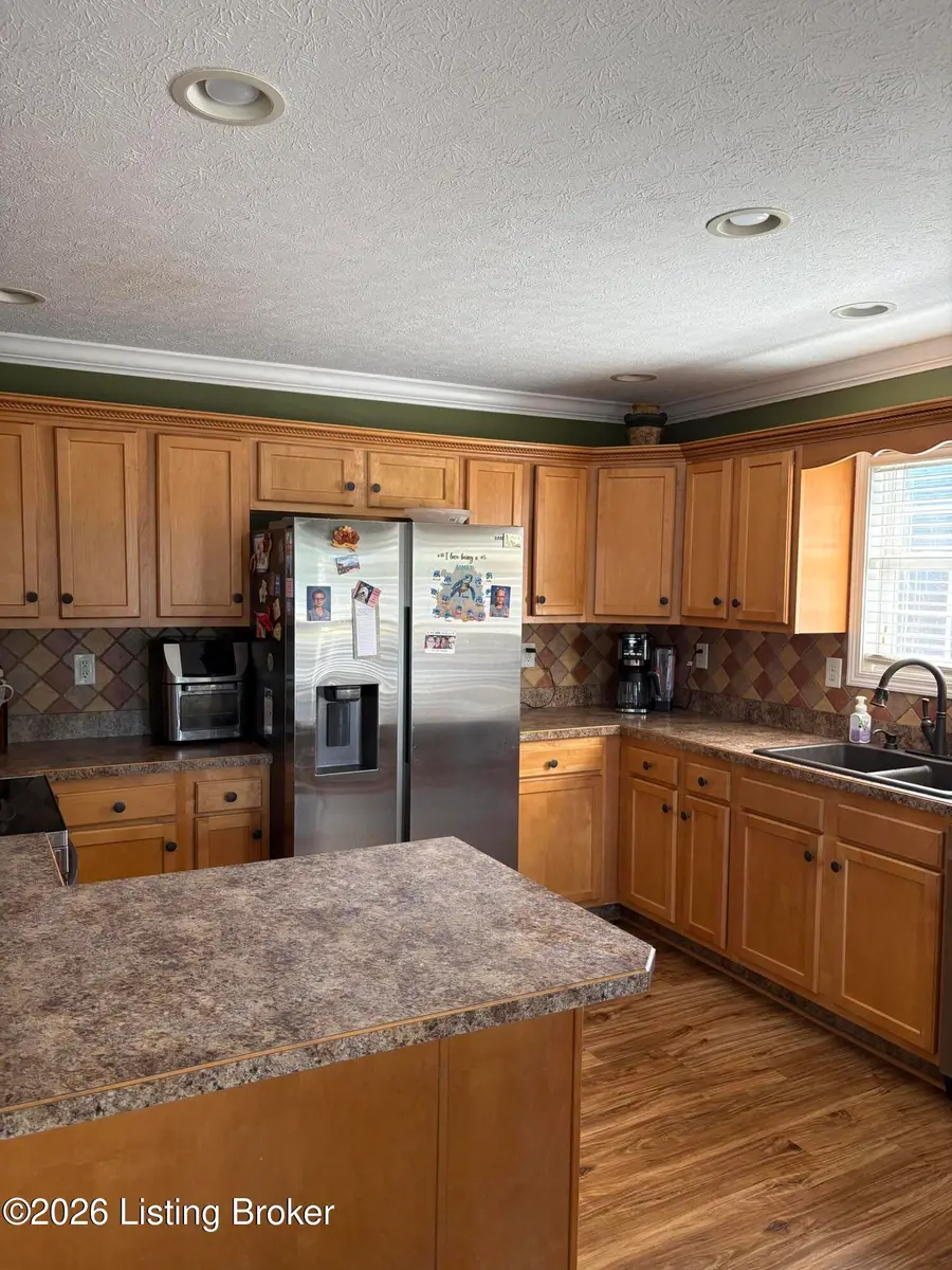 853 Shady Brook Ln, Louisville, KY 40229 - #2