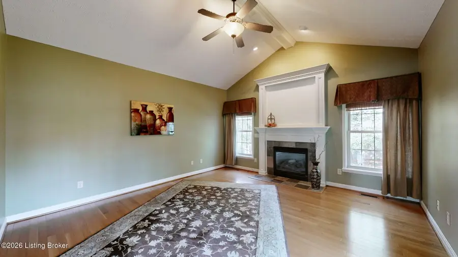 5305 Stonybrook Ct, Jeffersonville, IN 47130 - #3