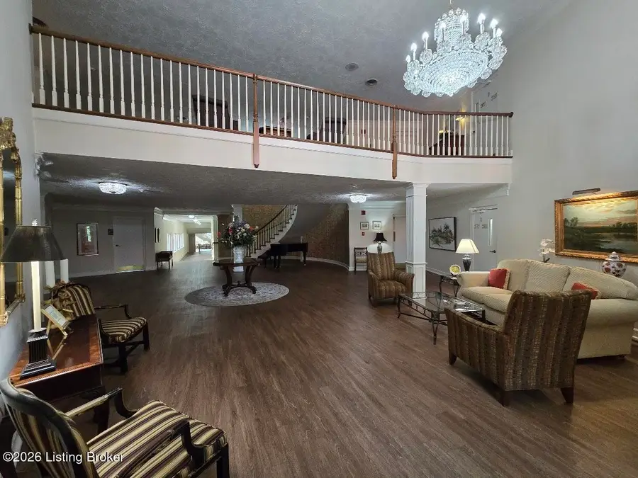 5800 Coach Gate Wynde #APT 273, Louisville, KY 40207 - #2