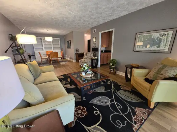 5800 Coach Gate Wynde #APT 295, Louisville, KY 40207