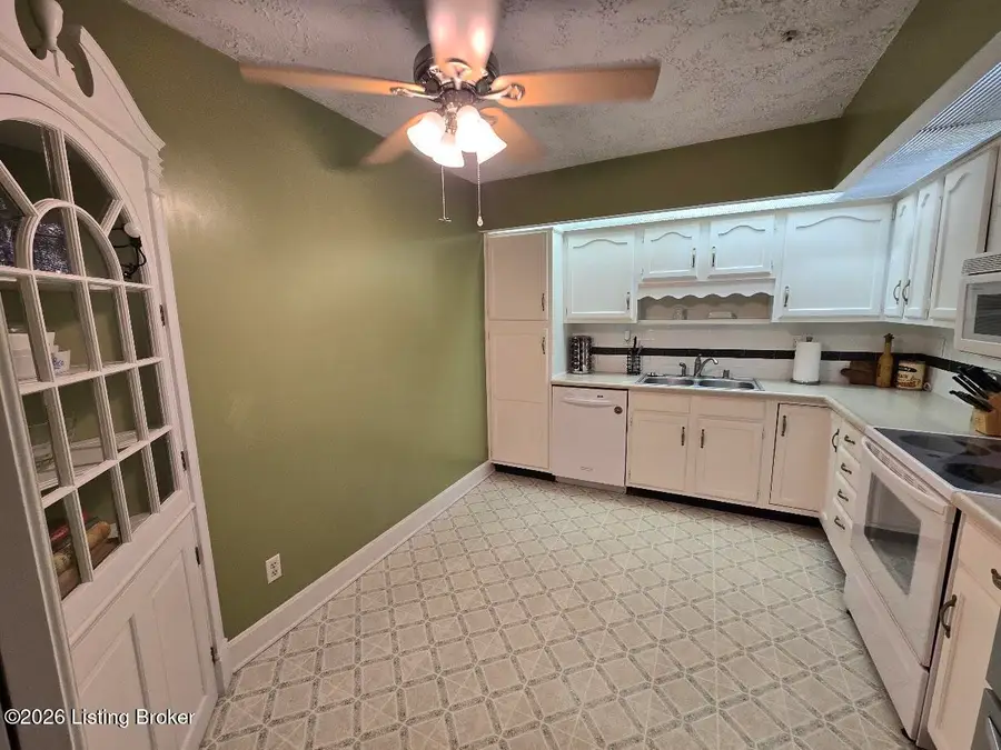 5800 Coach Gate Wynde #APT 295, Louisville, KY 40207 - #3