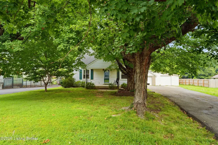 3709 Locust Ave, Jeffersontown, KY 40299 - #3