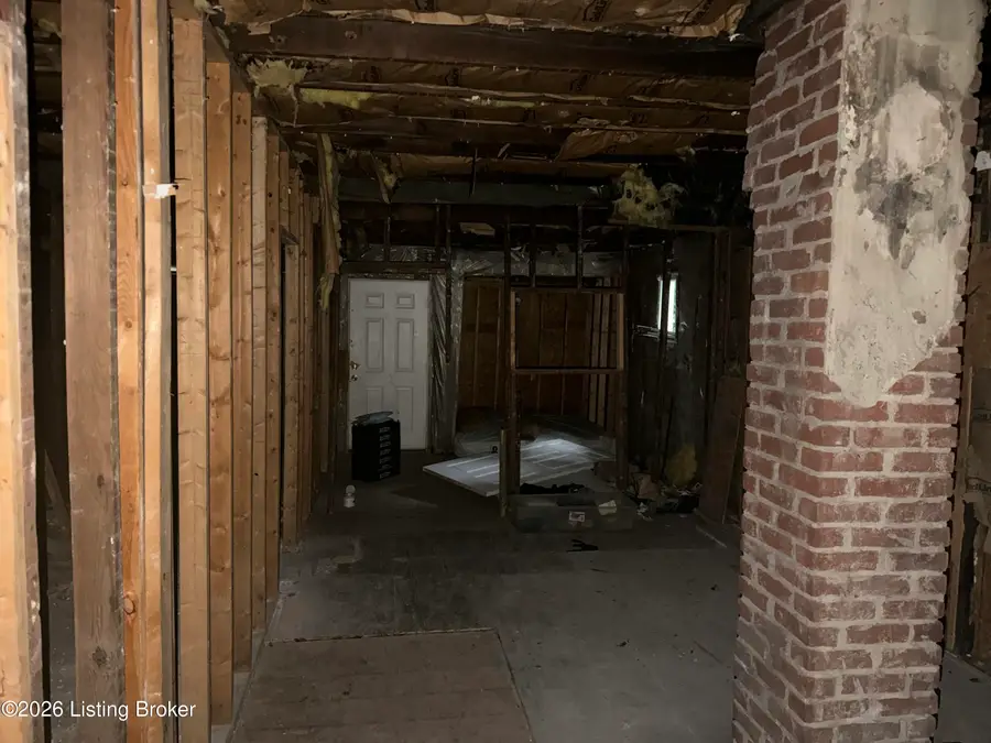 661 Hecks Ln, Louisville, KY 40211 - #3