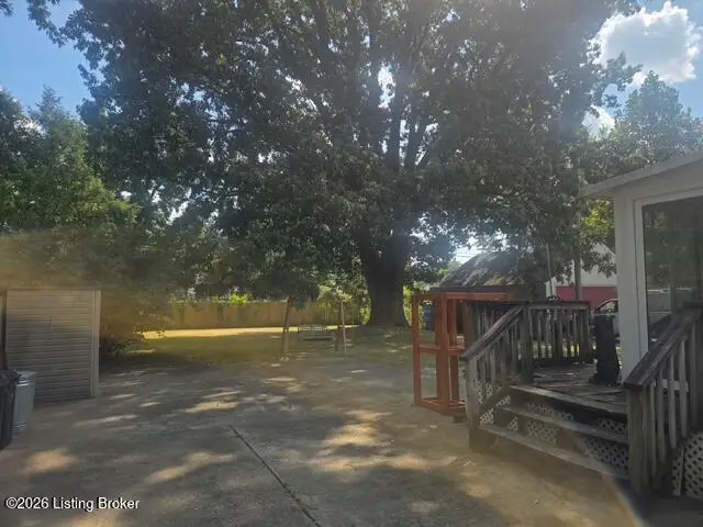 6847 Green Meadow Cir, Louisville, KY 40207 - #2