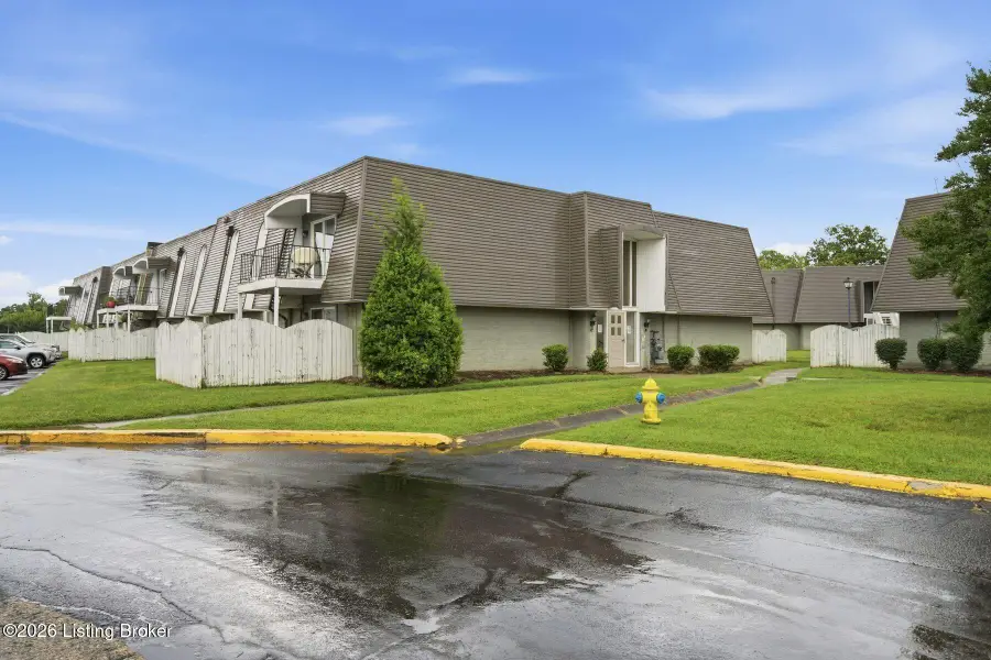708 La Fontenay Ct, Louisville, KY 40223 - #3