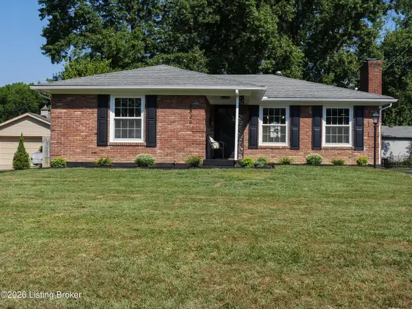 6836 Green Meadow Cir, Louisville, KY 40207