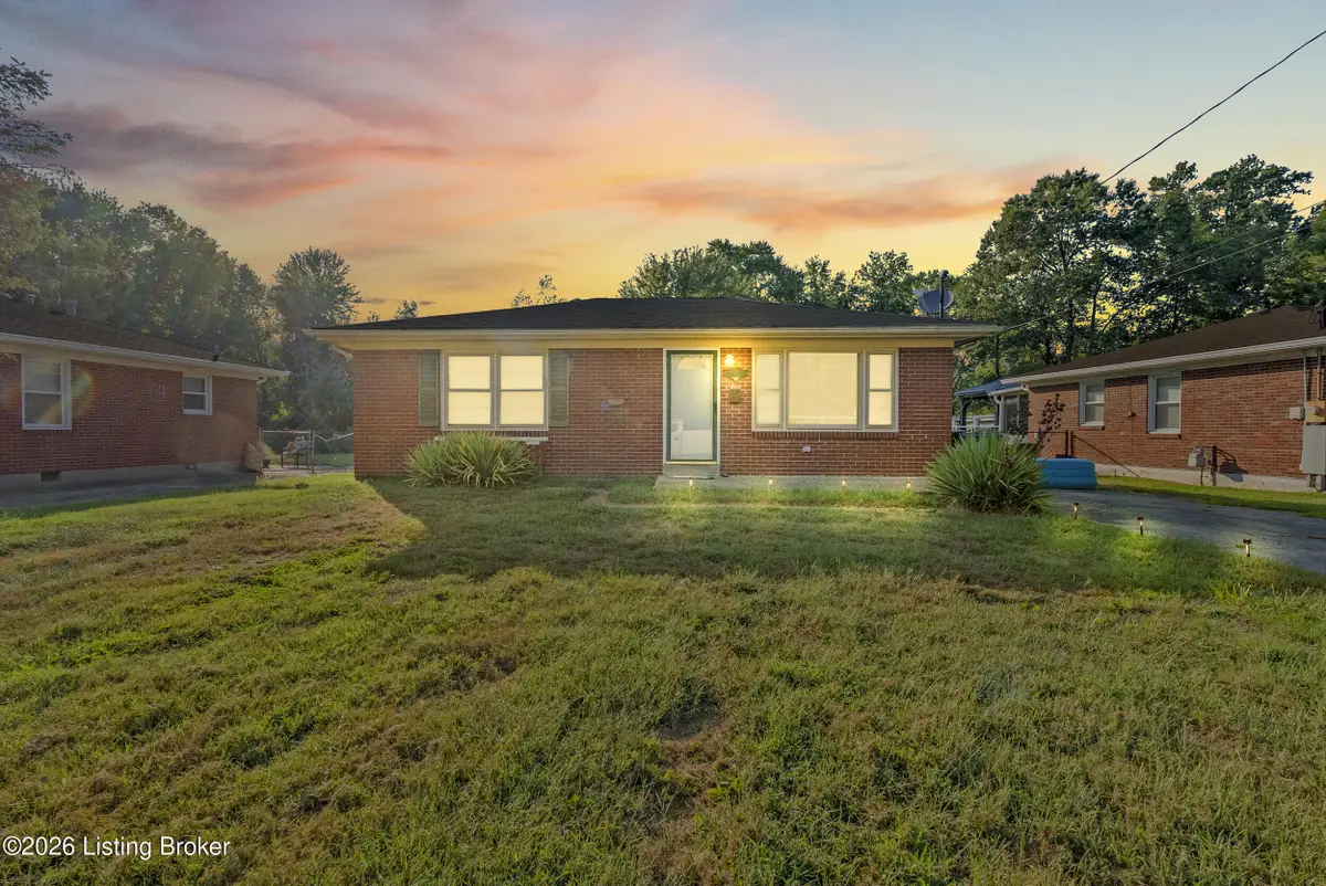 4438 Lynnview Dr, Louisville, KY 40216 - #1