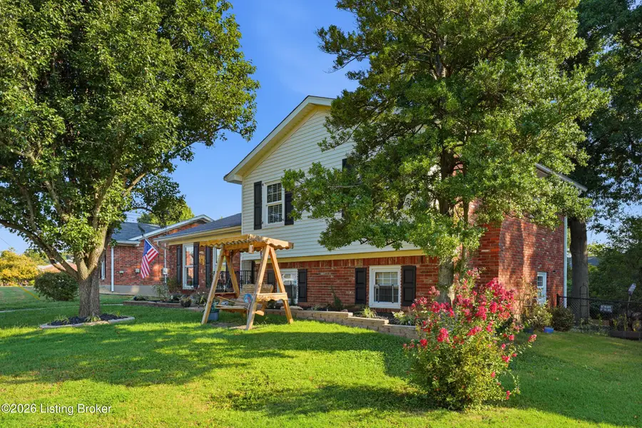 2313 Steeplechase Dr, Louisville, KY 40299 - #2